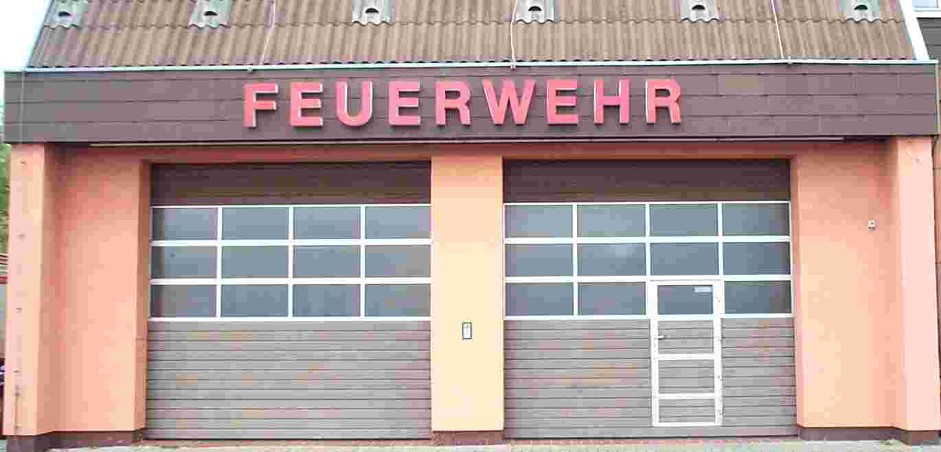 Feuerwehrger�tehaus (Garage 1 und 2)